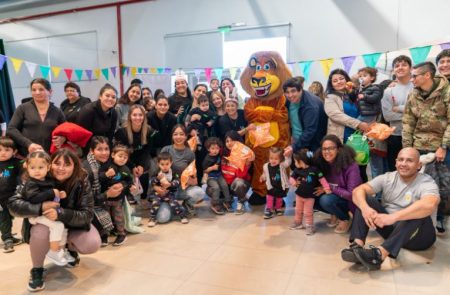 Comodoro - Más de 200 niños de los Jardines Maternales festejaron su día en el Centro Cultural
