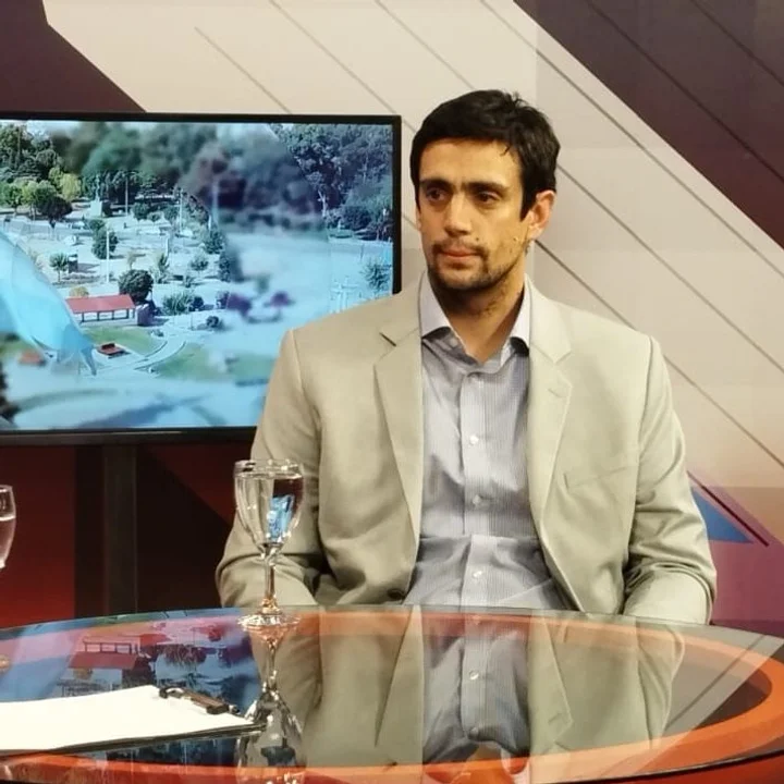 Ponce, ministro de Hidrocarburos, presentó la intimación frente a la CNEA