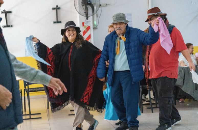 Colonia Recreativa de Personas Mayores de Rawson promueve la integración social y cultural con taller de danzas