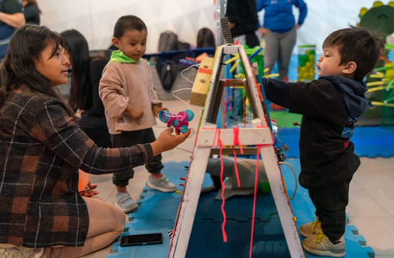 Comodoro - Más de 200 niños de los Jardines Maternales festejaron su día en el Centro Cultural