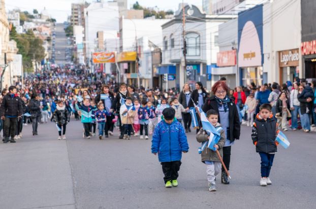 Comodoro celebró con fervor patriótico un nuevo aniversario de la Revolución de Mayo