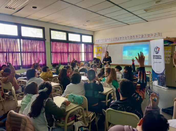 Concientización escolar en Rawson - Cooperativa refuerza el cuidado del agua, energía y el ambiente