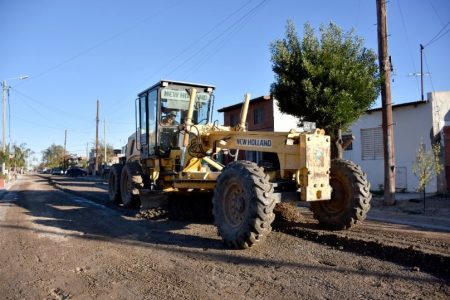 Continúan los trabajos de mejoramiento de calles en el barrio INTA