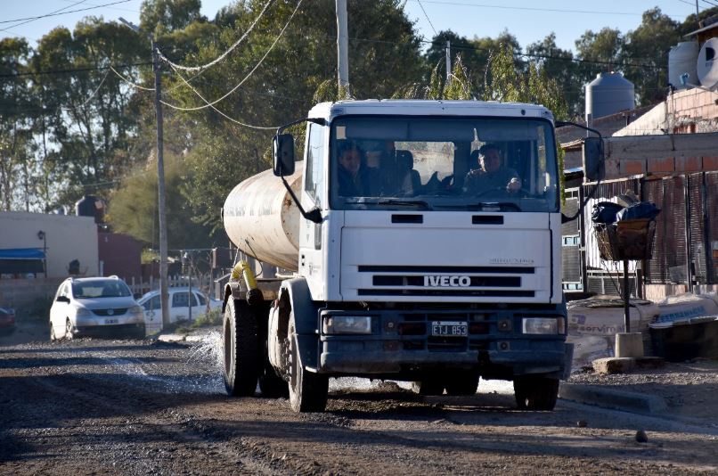 Continúan trabajos de mejoramiento de calles en el barrio INTA - Trelew