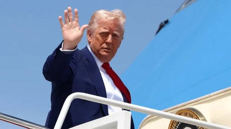 DONALD TRUMP