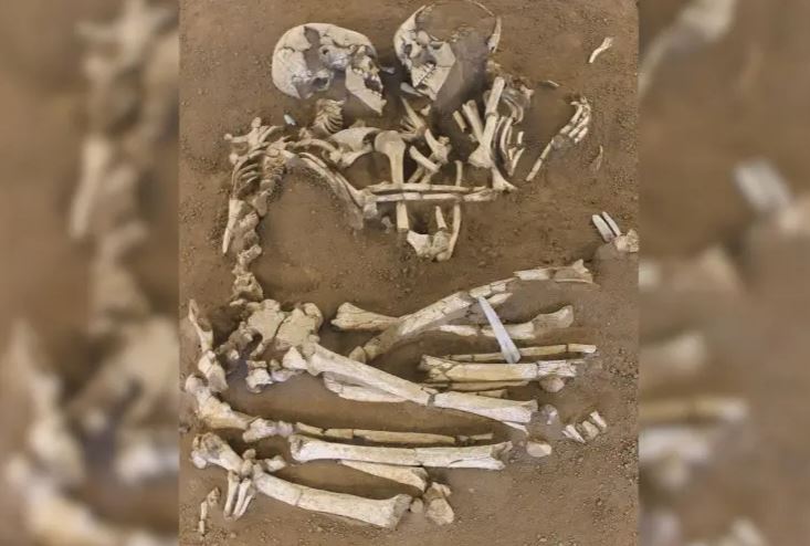 Enterrados en un abrazo eterno desde hace más de 5000 años - la historia real de los Amantes de Valdaro, el hallazgo arqueológico más conmovedor de Europa