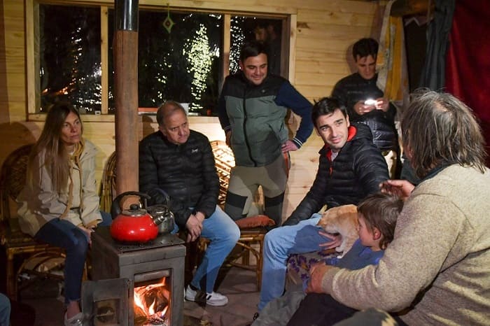 Epuyén Torres se reunió con familias afectadas por el incendio y anunció la extensión de la ayuda provincial y asistencia a productores