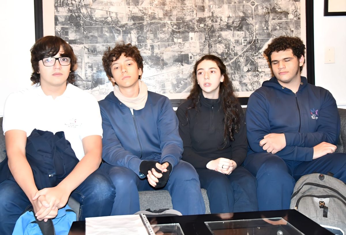 Gerardo Merino y estudiantes de María Auxiliadora