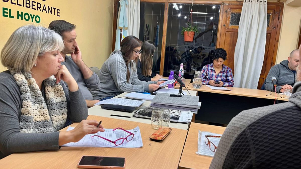 obras de gas en escuelas de El Hoyo