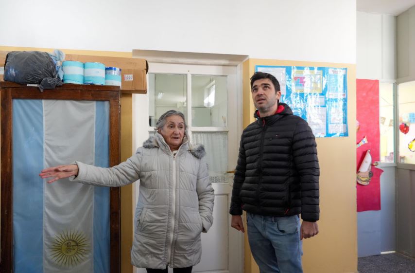 Nacho Torres entregó viviendas en Lago Blanco y destacó el trabajo articulado con intendentes y jefes comunales de la provincia