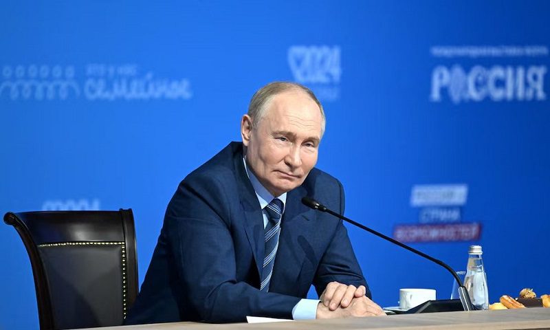 Putin - Rusia prohíbe series y películas donde las mujeres antepongan su carrera a tener hijos