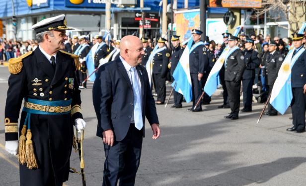 Sastre encabezó acto aniversario de la Revolución de Mayo