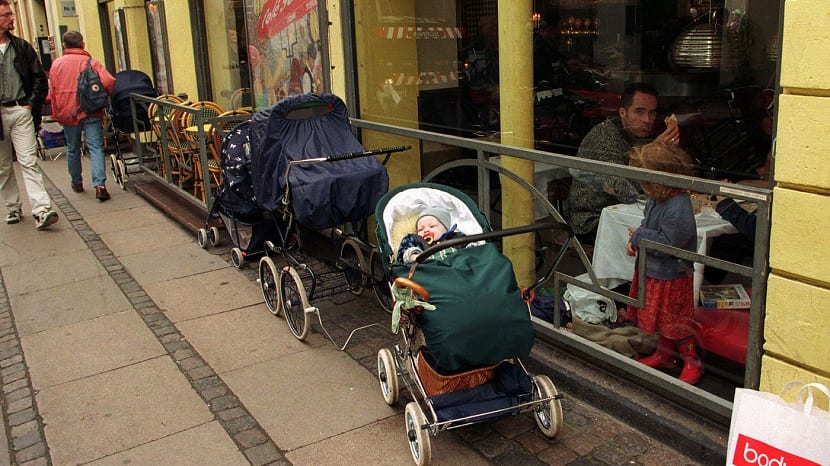 bebés que duermen al aire libre