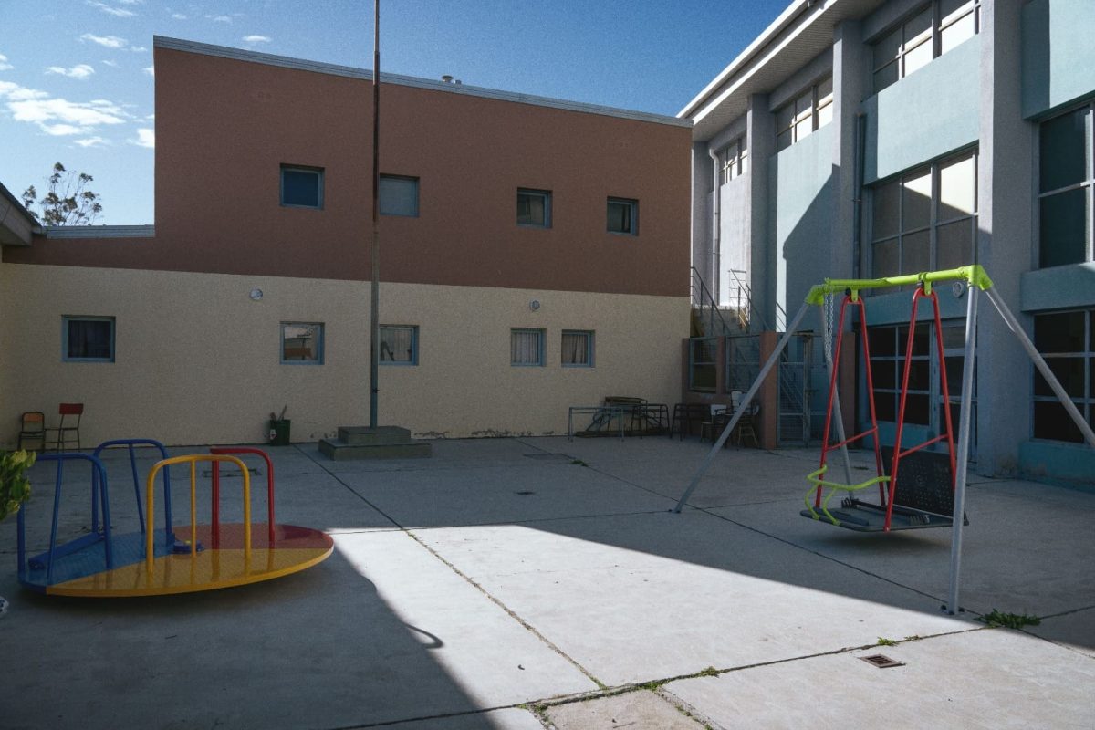 OBRAS PÚBLICAS MUNICIPAL INSTALÓ JUEGOS EN LA ESCUELA ESPECIAL N° 504