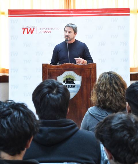 trelew - Participacion civica el programa Educar para la Democracia - escuela