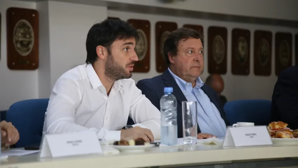 Su propio frente