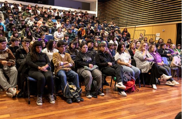 Comodoro - Estudiantes de escuelas participaron de la jornada de prevención de la violencia por razones de género