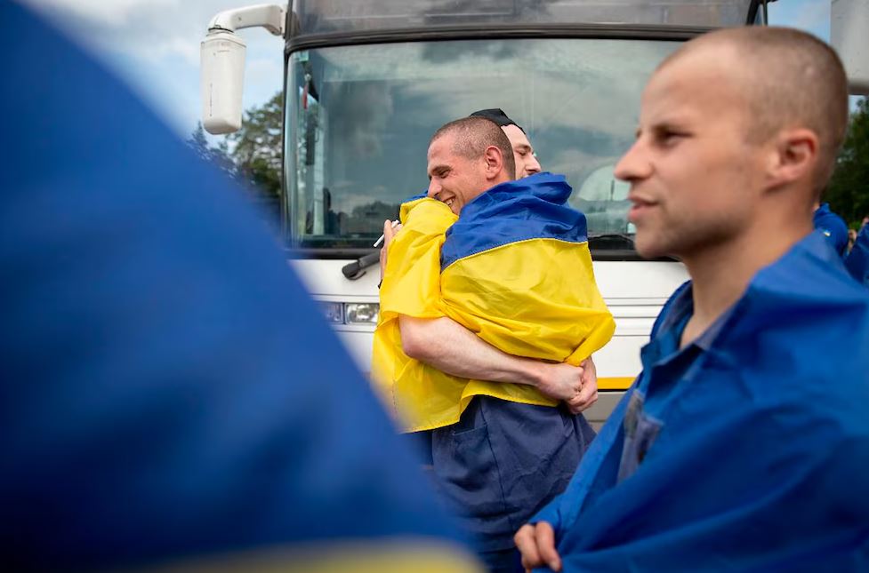 Rusia y Ucrania realizaron intercambio de prisioneros de guerra menores de 25 años