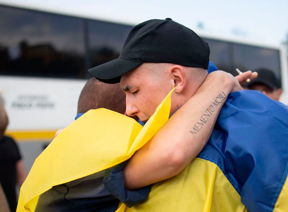 Rusia y Ucrania realizaron primer intercambio de prisioneros de guerra menores de 25 años