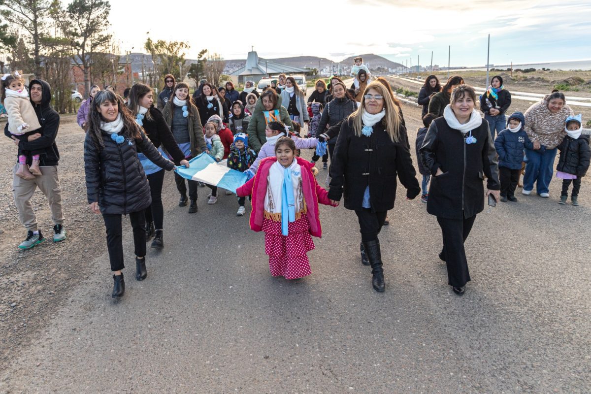 Stella Maris celebró su aniversario con desfile y acto por el Día de la Bandera