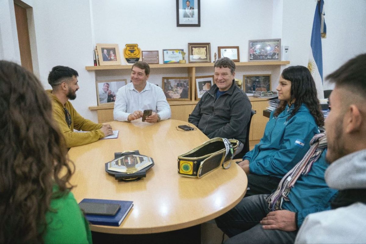 Biss recibió a campeones de artes marciales