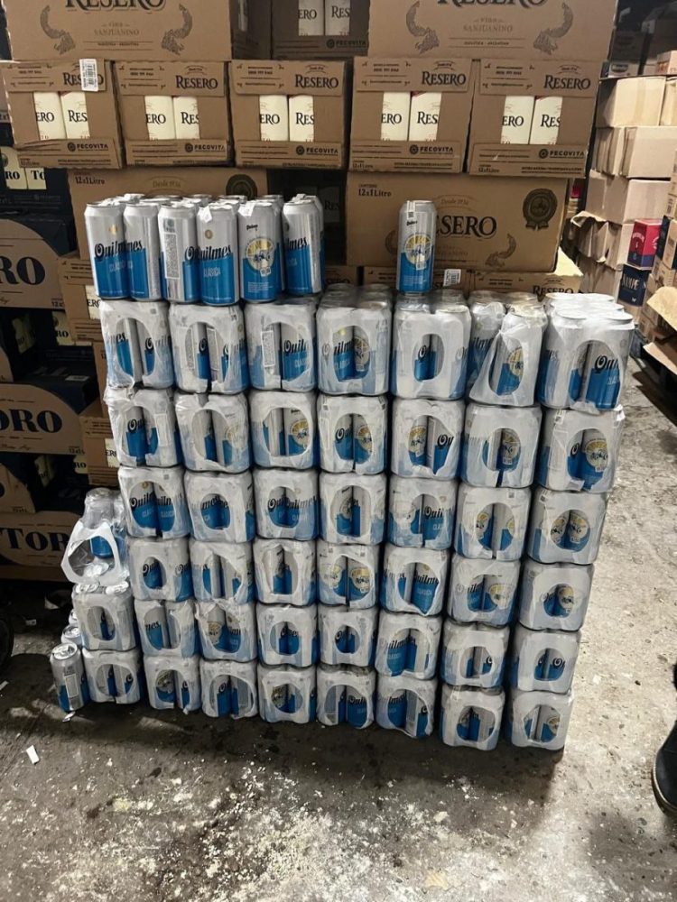 1200 latas de cerveza