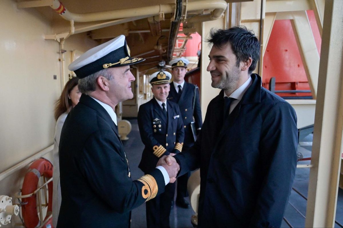 Almirante Irízar