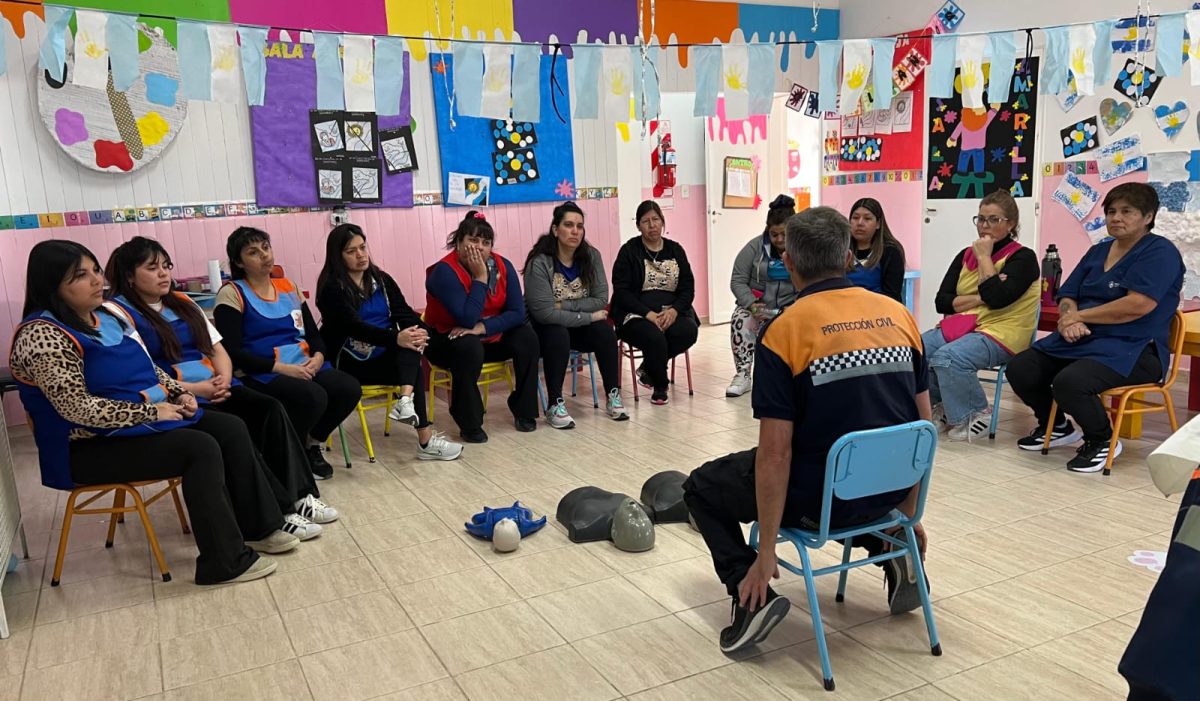 Capacitan en RCP al personal de los Centros de Primera Infancia de Puerto Madryn 