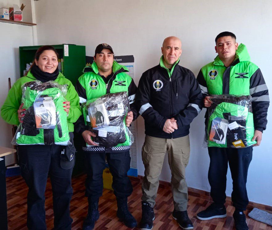 Chubut entregó equipamiento invernal a Seguridad Vial