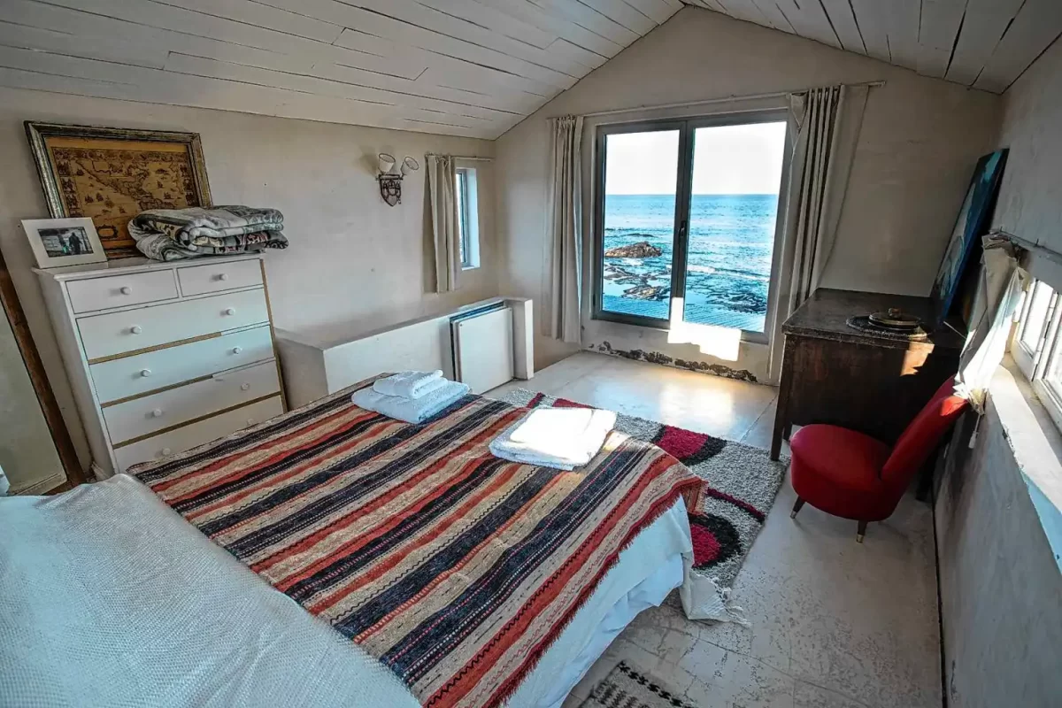 Construyó la casa más cercana al mar en la Patagonia sin saberlo: la historia de un arquitecto y su obra soñada 