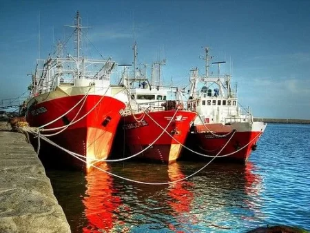 empresarios suspenden la salida de barcos
