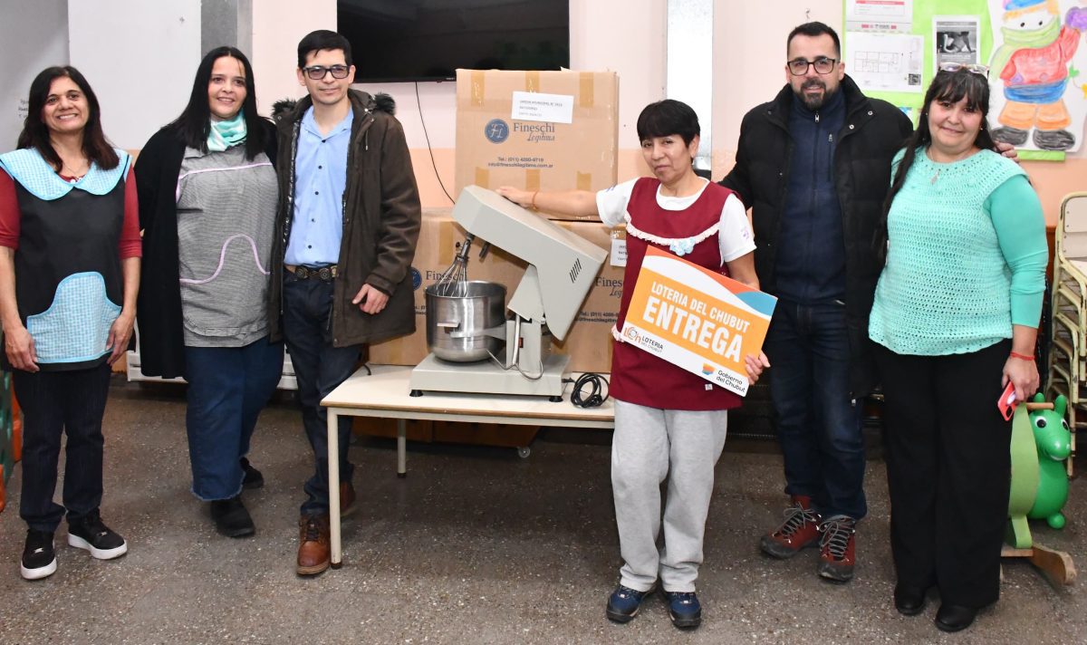 equipamiento a escuelas y sedes vecinales 