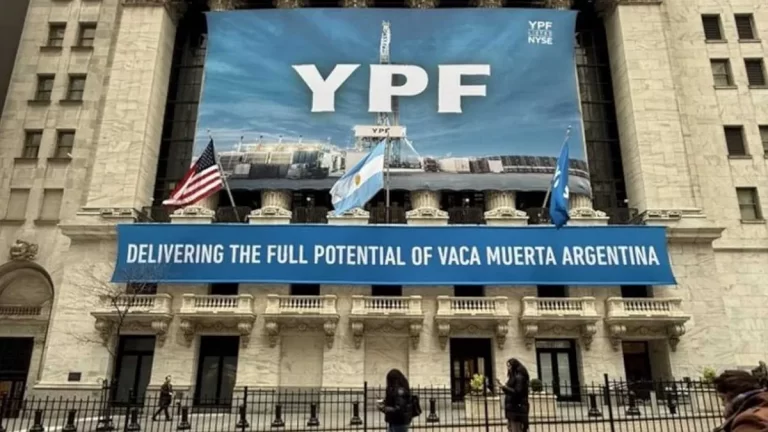 Argentina logra fallo clave en Nueva York que frena la entrega del 51% de las acciones de YPF