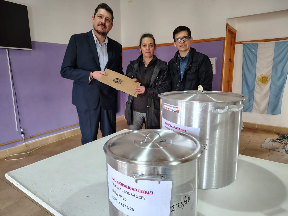 equipamiento a escuelas y sedes vecinales 