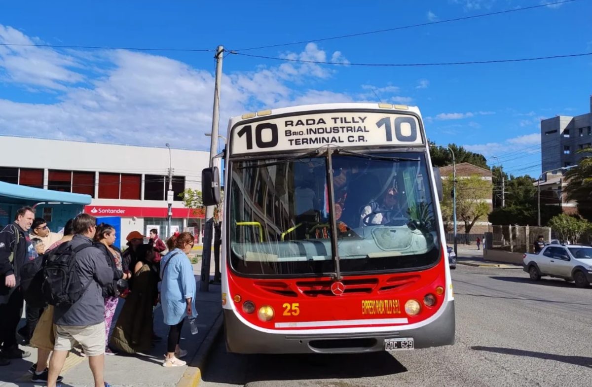 Servicio de colectivos vuelve a Rada Tilly tras la intervención del Gobierno