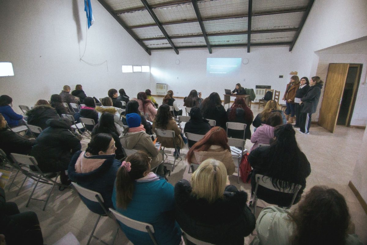 Inicio el llamado al curso de cuidados de personas mayores con orientación asociativa