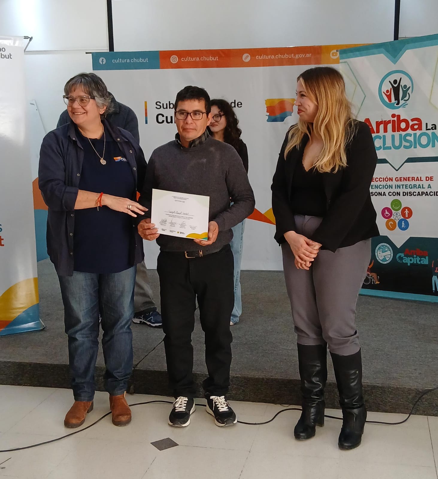 capacitación inclusiva en curtido de piel de pescado