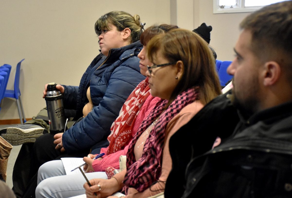 CIT capacita sobre crisis juveniles y autocuidado en Trelew 