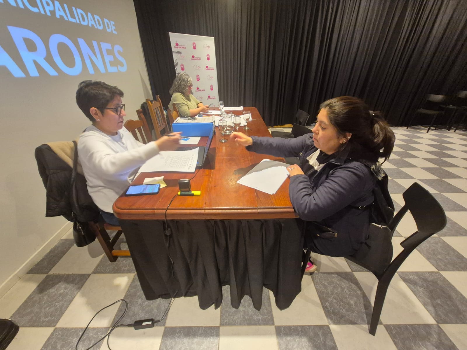 IPV atiende adjudicatarios en Camarones