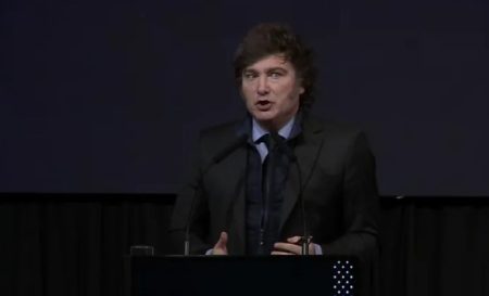 Javier Milei cierra una semana agitada con un discurso en la Bolsa de Comercio