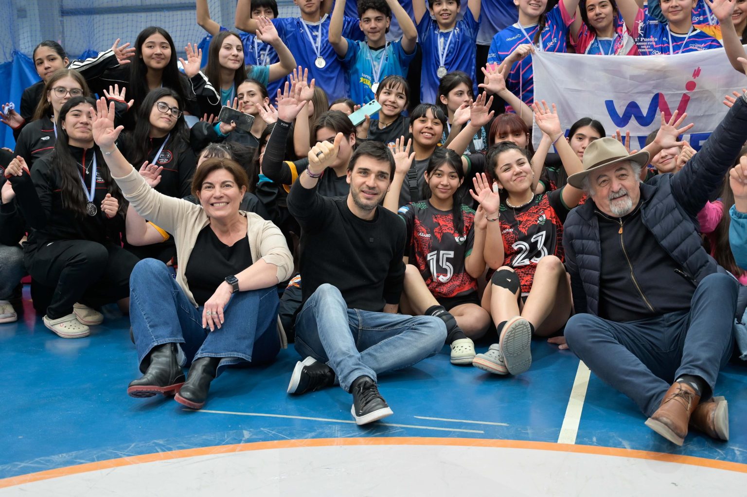 Torres acompañó la final de vóley en Chubut
