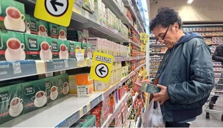 La confianza del consumidor sufrió en agosto la peor caída ante un freno en salarios y créditos