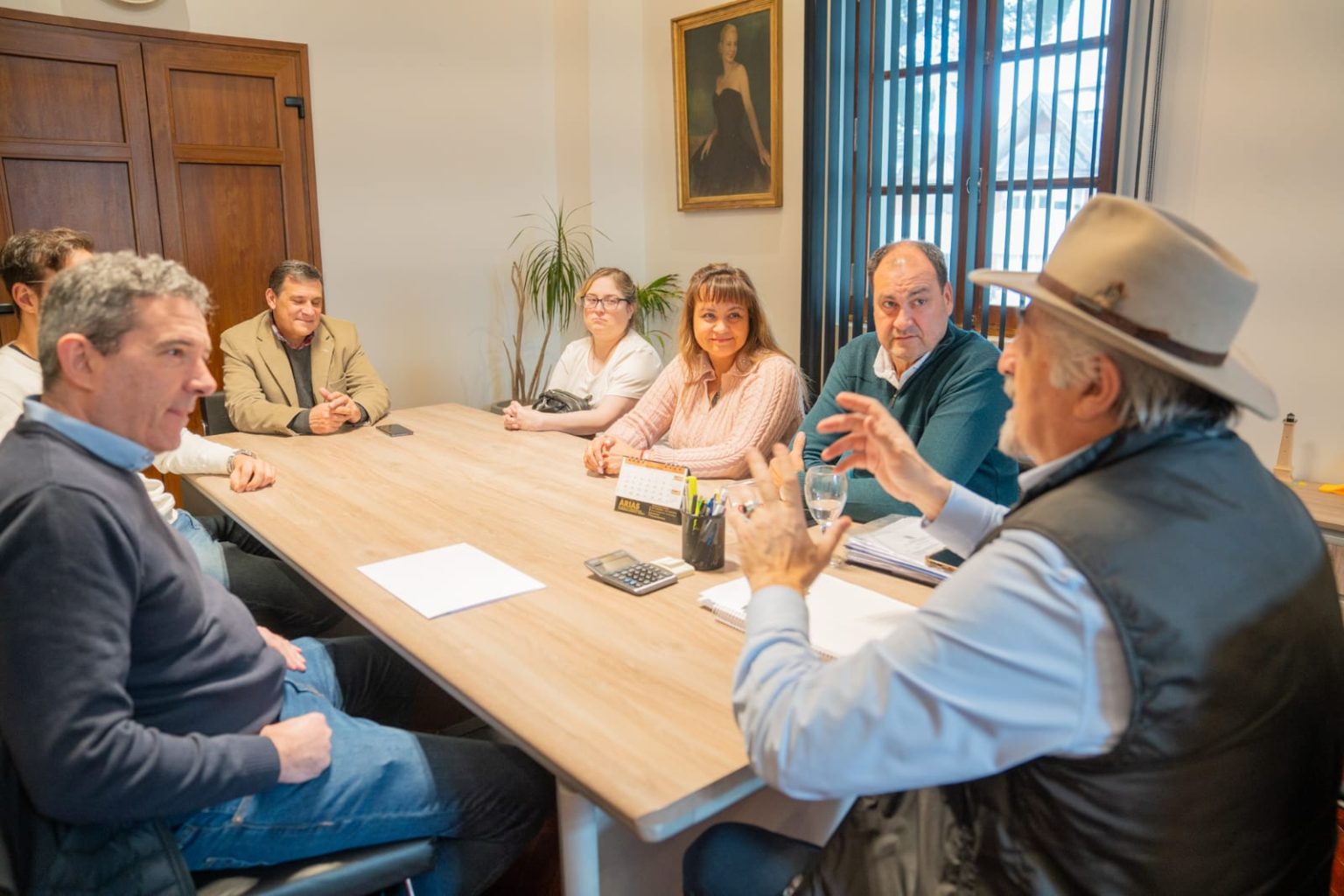 Othar Macharashvili se reunió con la Cámara de Comercio para abordar la crisis del sector en Comodoro