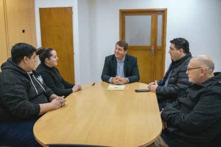 Rawson y GRES acuerdan adiestramiento de canes para búsqueda y rescate