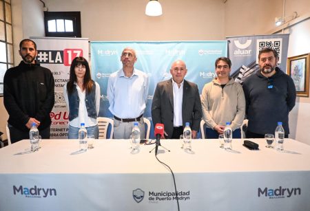 Sastre presentó la nueva edición de la Feria Municipal del Libro en Puerto Madryn