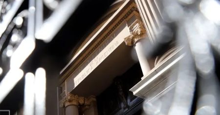 el Tesoro le canjea Lecaps por unos $4,5 billones al BCRA antes de una licitación clave