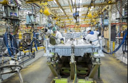 Los números de junio exponen el doble filo de la estadística: una economía que todavía retrocede en la comparación mensual