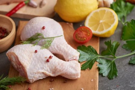 no hay que lavar el pollo antes de cocinarlo, según un especialista