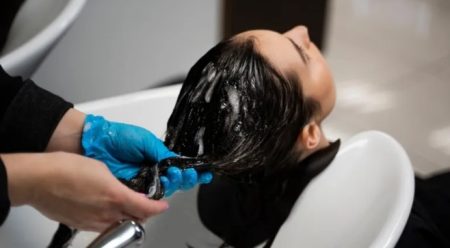 La ANMAT prohibió la venta de dos marcas de productos para la protección y la caída del pelo
