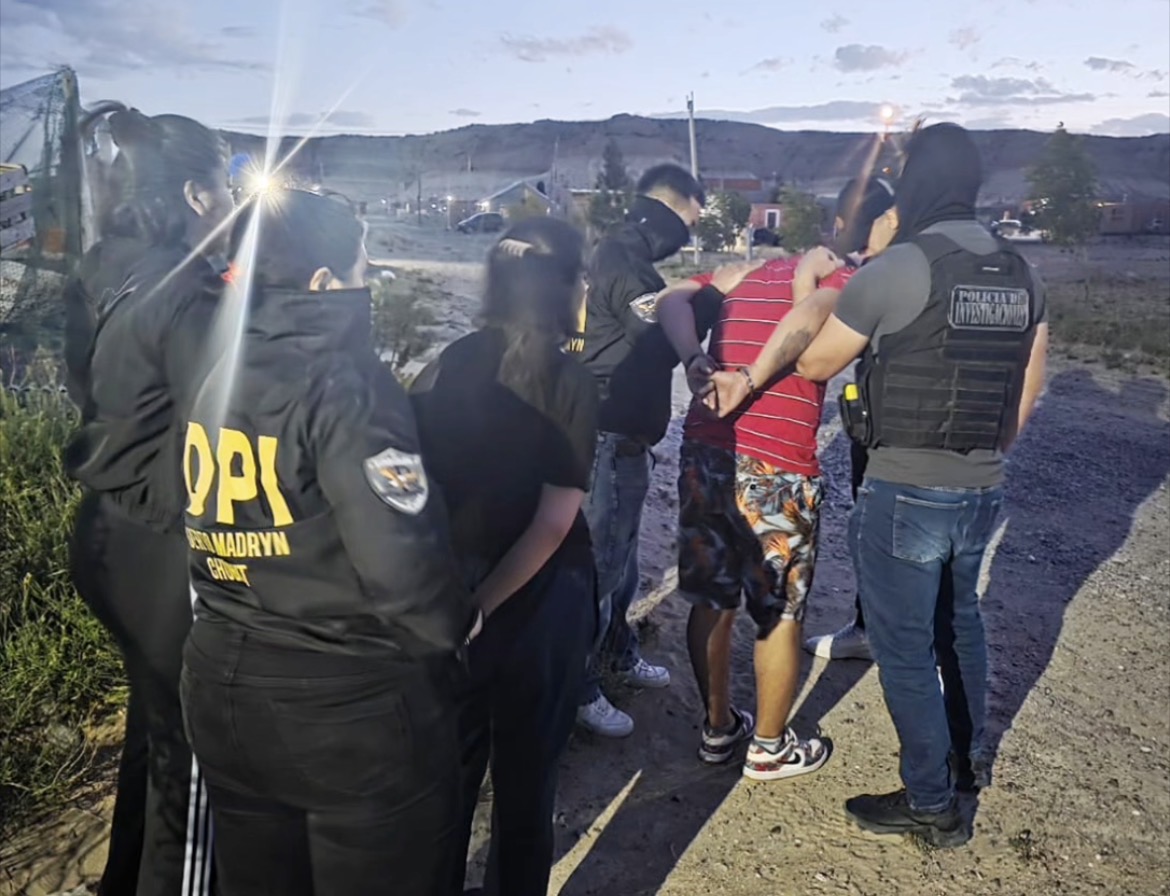 La policía de Puerto Madryn arrestó a dos prófugos requeridos por la Justicia neuquina